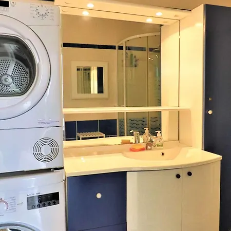 Bel Au Centre De Avec Balcon, Garage Et Ascenseur - Fr-1-494-188 Apartment Royan