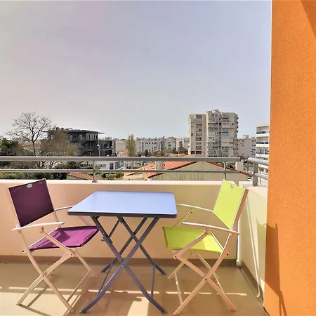 Apartment Bel Au Centre De Avec Balcon, Garage Et Ascenseur - Fr-1-494-188 Royan