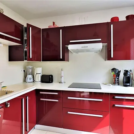 Bel Au Centre De Avec Balcon, Garage Et Ascenseur - Fr-1-494-188 Apartment *
