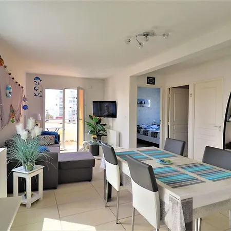 Bel Au Centre De Avec Balcon, Garage Et Ascenseur - Fr-1-494-188 Apartment Royan